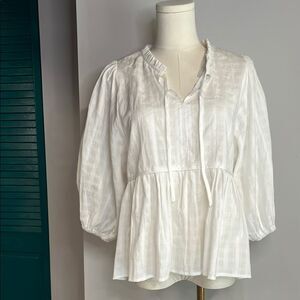 umgee USA NWT White Ruffled Women's Top Blouse - small/medium